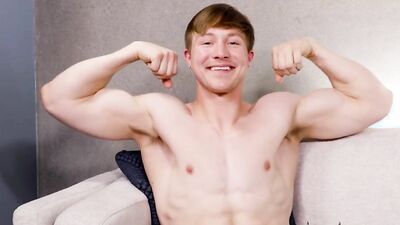 Ian Daniels is flexing and jerkin off in this solo performance
