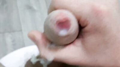 Joseph The Gainer is jerking his prick in this close-up video