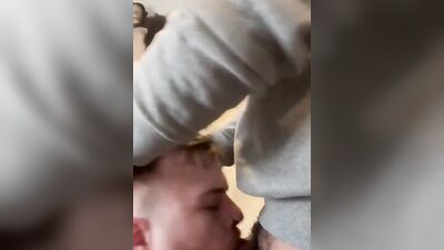 Close-up video of amateur fellow giving his bud a nice bj