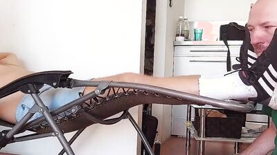 Amateur chap gets his feet licked by a perverted next door bud
