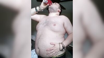 Amateur chubby dude is having fun in front of the cam