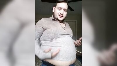 Amateur chubby dude is having fun in front of the cam