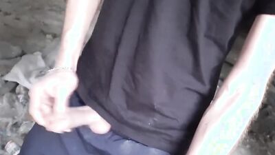 Amateur bloke shoves his prick inside the gummy pus out in the open