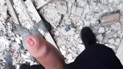 Amateur bloke shoves his prick inside the gummy pus out in the open