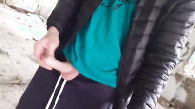 Amateur Russian bloke is jerking his wood out in the open