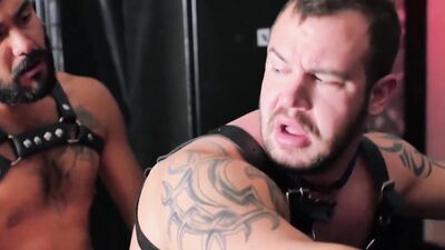 Chip Young & Avi Strider shag in this hot scene