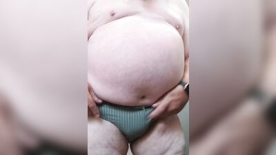 Amateur bloke is shaving his genitals in this hot homemade solo performance