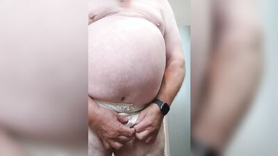 Amateur bloke is shaving his genitals in this hot homemade solo performance