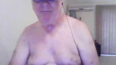 Amateur grandpa is jerking his pecker in his home made solo video