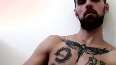Good looking amateur dude masturbates in front of the camera