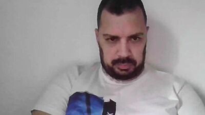 Straight chap films himself while he strokes his big dick