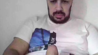 Straight chap films himself while he strokes his big dick