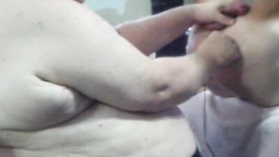 Fat guy is playing with his mate's prick in this amateur video