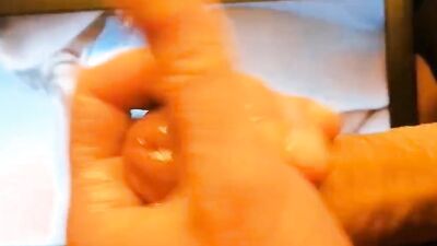 Bloke jerk his big dick in this close-up solo video