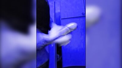 Bloke jerk his big dick in this close-up solo video