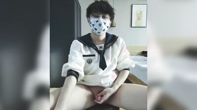 Amateur Japanese bloke plays with willy in front of the camera