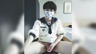 Amateur Japanese bloke plays with willy in front of the camera