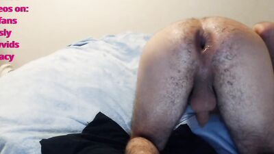 Amateur guy is fisting his hairy ass in front of the cam