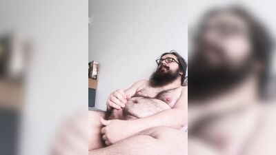 Amateur bear is stretching his willy in front of the cam