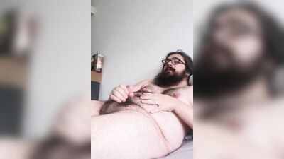 Amateur bear is stretching his willy in front of the cam