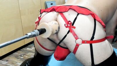 Amateur sissy gets his ass nailed hard with a mechanical toy