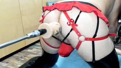 Amateur sissy gets his ass nailed hard with a mechanical toy