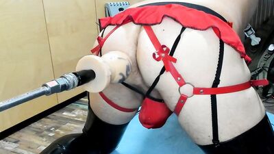 Amateur sissy gets his ass nailed hard with a mechanical toy