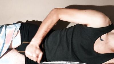 Amateur skinny bloke is jerking off in front of the camera