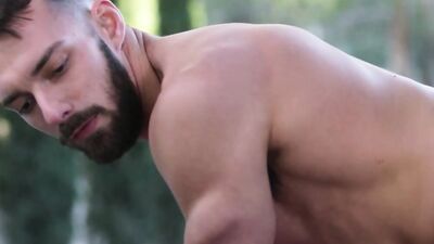 Draven Navarro & Johnny B are bonking in the backyard