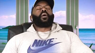 Amateur African fellow is jerking his BBC in front of the cam