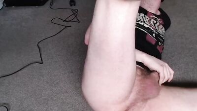 Amateur chap is nailing his ass with a mechanical dildo