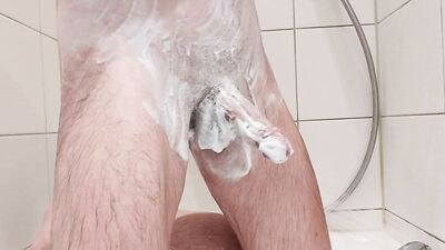 Amateur chap is shaving his intimate zone inside the shower