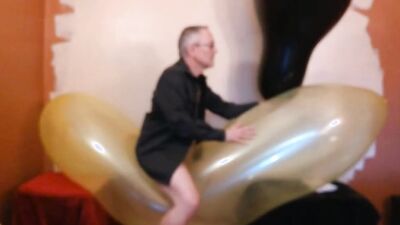 Amateur pervertes grandpa plays with balloon in front of the camera
