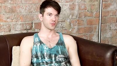 Amateur chap is playing with his willy in this fan requested video