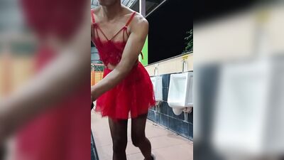 Amateur sissy is having fun in front of the cam