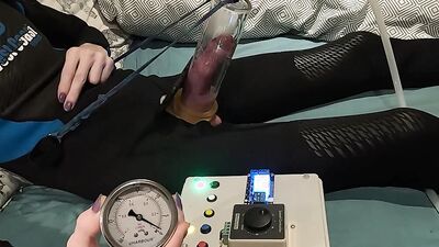 Perverted chap pumps his dick in front of the cam
