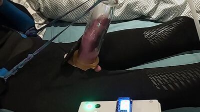 Perverted chap pumps his dick in front of the cam