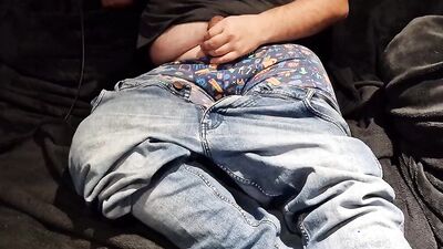 Amateur stepdad is filming himself while jerking his small pecker