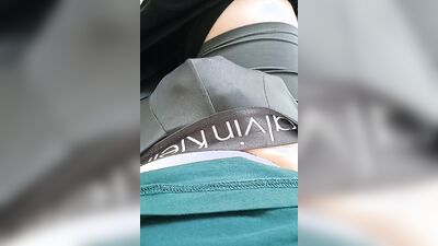 Close-up video of a chap jerking his fat cock