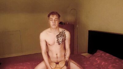 Tattooed amateur chap is jerking off in front of the camera
