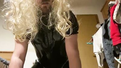 Perverted amateur sissy is having fun n front of the camera