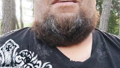 Amateur Spanish bloke is talking in camera for his fans