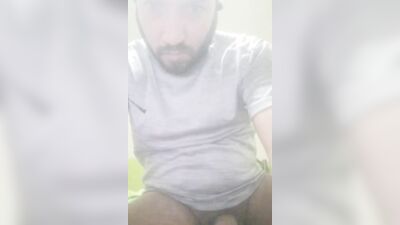 Amateur bearded bloke is jerking his prick in front of the cam
