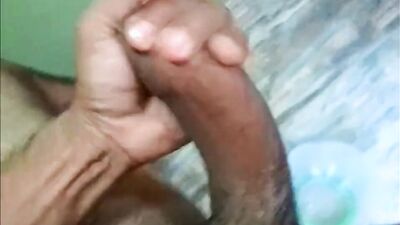 Horny dude is filming himself in the morning while jerking off