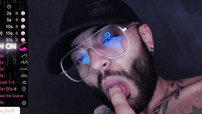 Horny bearded bloke is having some fun in front of the cam
