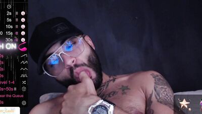 Horny bearded bloke is having some fun in front of the cam