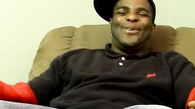 Straight ghetto thug Big Black receives blowjob in threesome