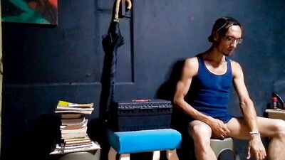 Raba Erre is jerking his dong in this solo performance