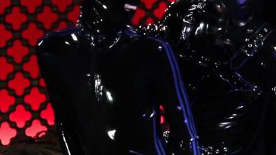 LATEX PUPPYPLAY DOMINATION
