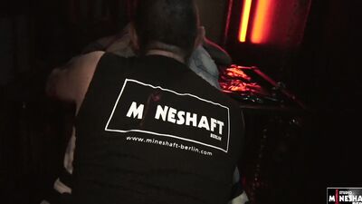 FFist at Mineshaft-Berlin2 the chain.
